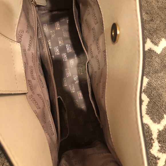 Michael Kors Hamilton Bag - Picture 3 of 6